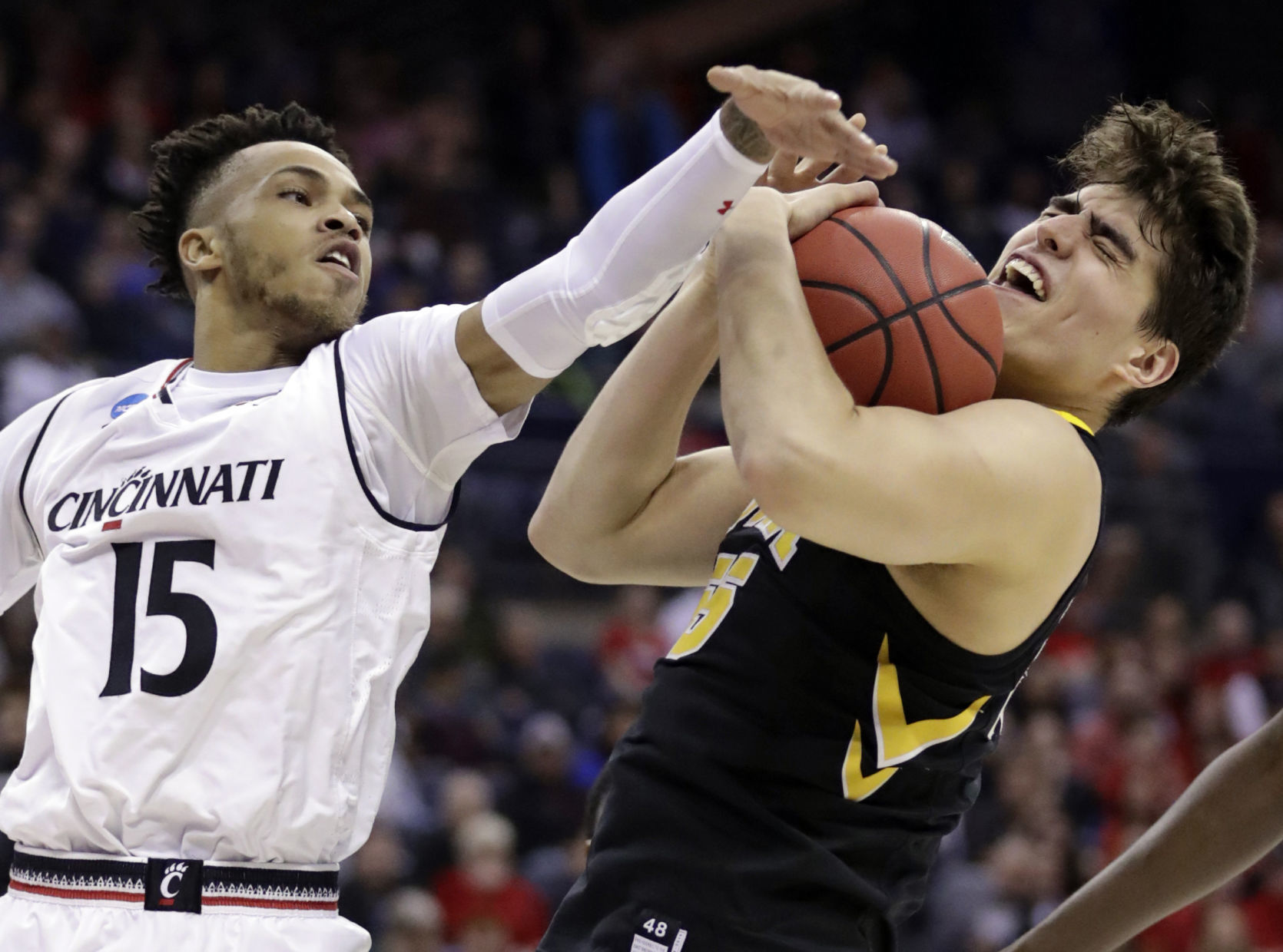 APTOPIX NCAA Cincinnati Iowa Basketball